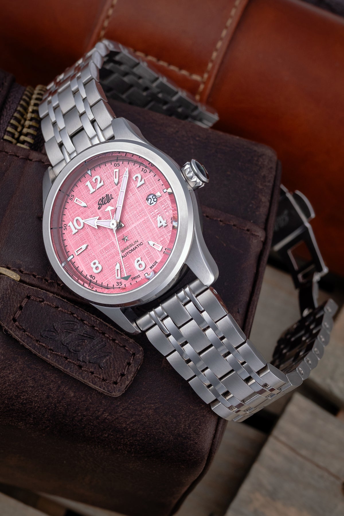 Breslin Chelsea Pink Edition